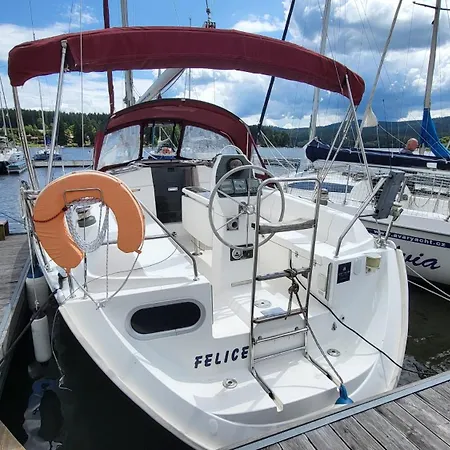 Lipno Blue Marine Na Vode - Stacionarni Plachetnice Båthotell