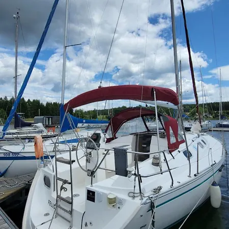 Lipno Blue Marine Na Vode - Stacionarni Plachetnice Båthotell Frymburk
